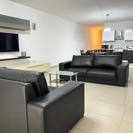 3 Bedroom - Close To Promenade