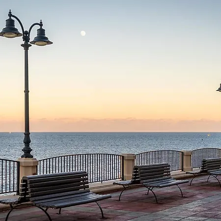 3 Bedroom - Close To Promenade *