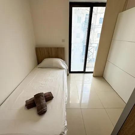3 Bedroom - Close To Promenade Apartament
